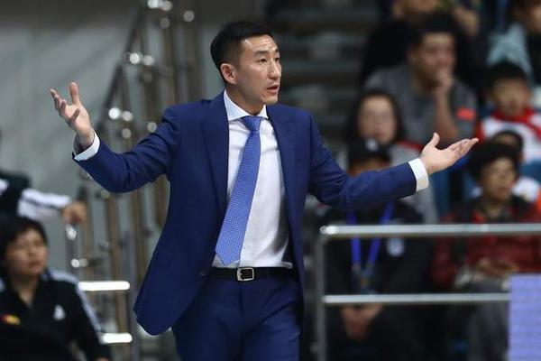 北京首钢女篮主教练张云松 资料图 刘平 摄