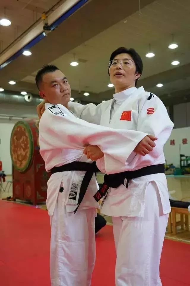 人物愈挫愈勇的追梦人记辽宁省女子柔道队教练冷春慧